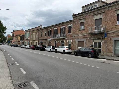 negozio in vendita a Falconara Marittima in zona Palombina Vecchia