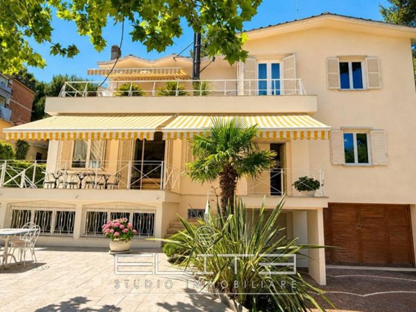casa indipendente in vendita a Falconara Marittima