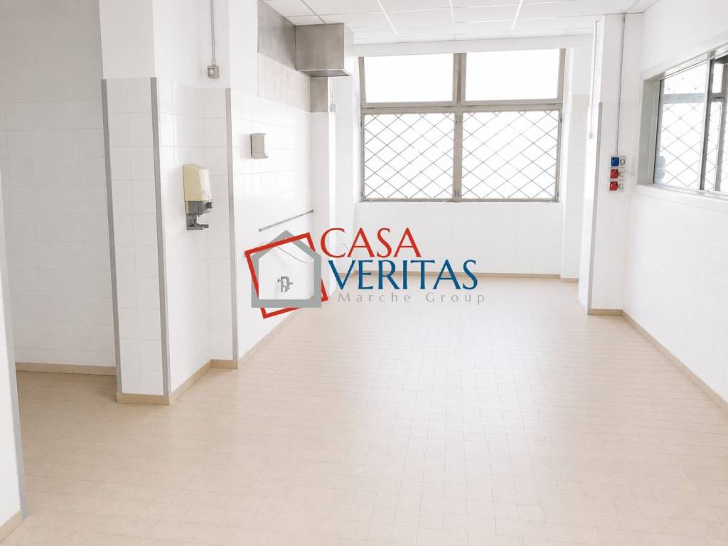 negozio in vendita a Falconara Marittima