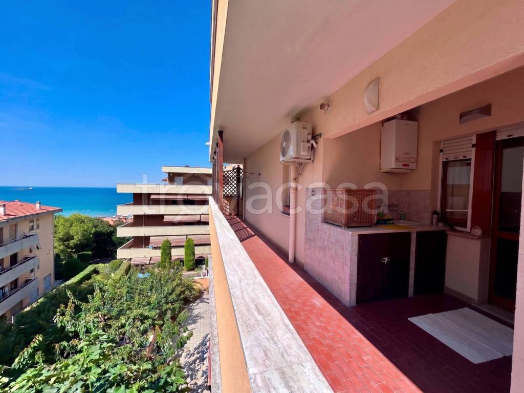 appartamento in vendita a Falconara Marittima in zona Falconara Alta