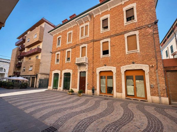 appartamento in vendita a Falconara Marittima in zona Palombina Vecchia