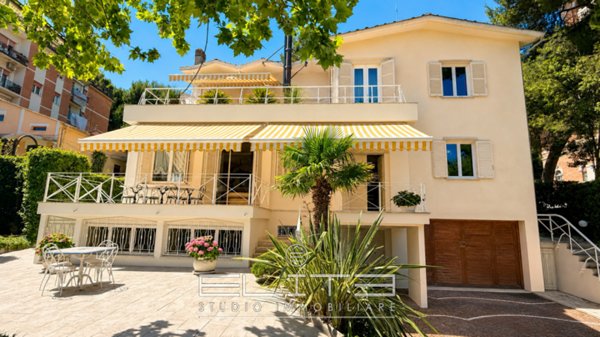 casa indipendente in vendita a Falconara Marittima in zona Falconara Alta
