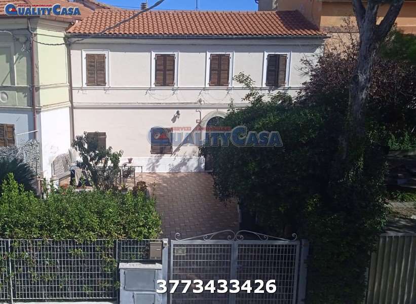 casa indipendente in vendita a Diso in zona Marittima