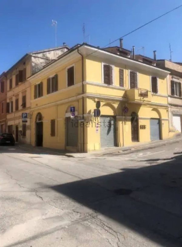locale di sgombero in vendita a Falconara Marittima in zona Falconara Alta