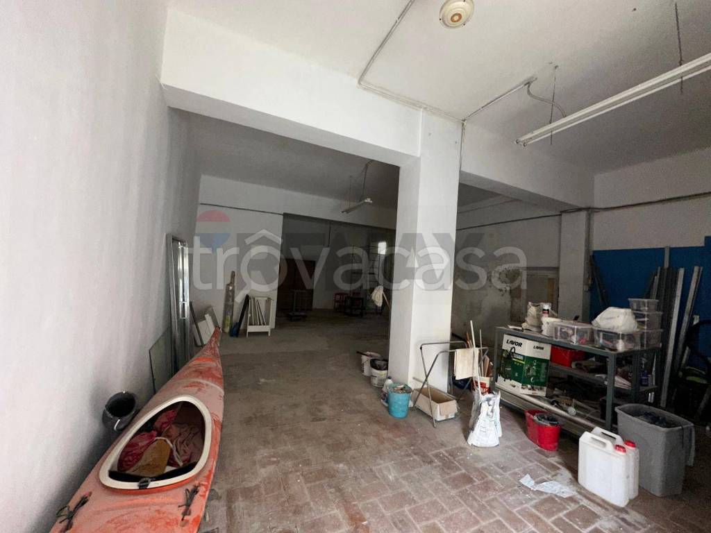 locale commerciale in vendita a Falconara Marittima in zona Palombina Vecchia
