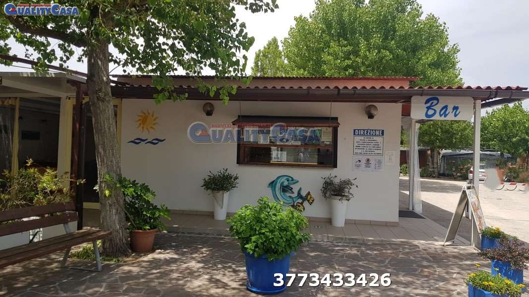 locale commerciale in vendita a Falconara Marittima