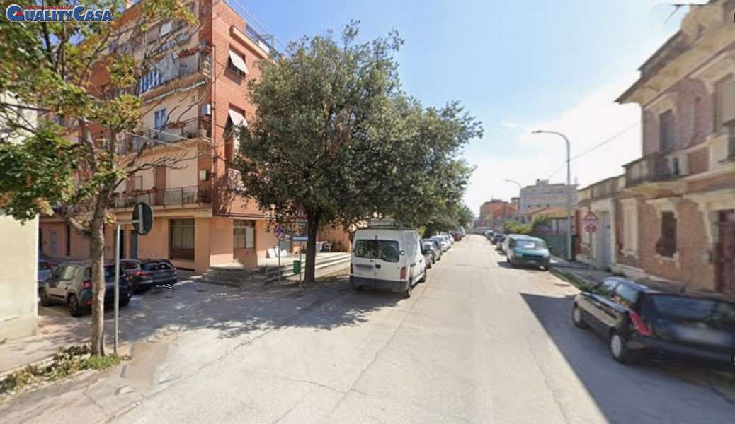 locale commerciale in vendita a Falconara Marittima