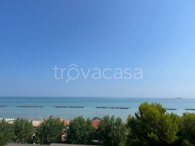 appartamento in vendita a Falconara Marittima in zona Palombina Vecchia