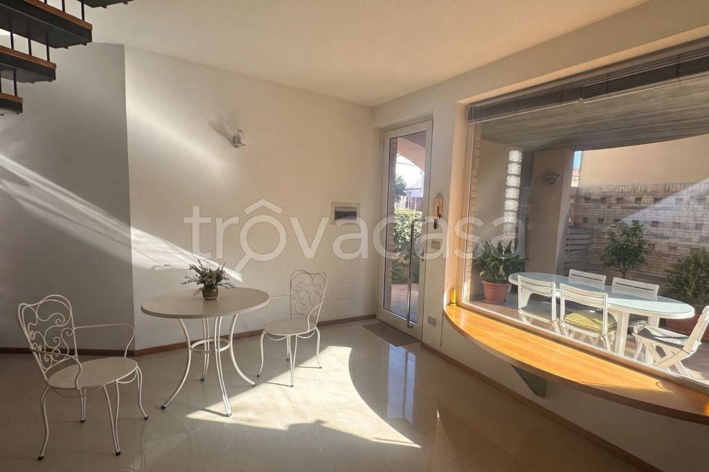 casa indipendente in vendita a Falconara Marittima
