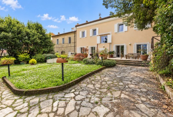 casa indipendente in vendita a Falconara Marittima in zona Falconara Alta