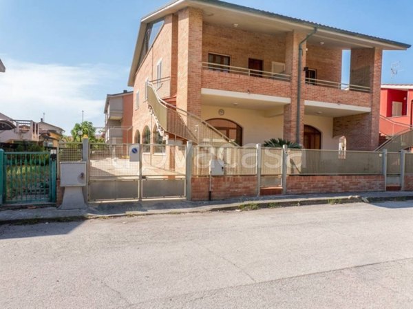 casa indipendente in vendita a Falconara Marittima