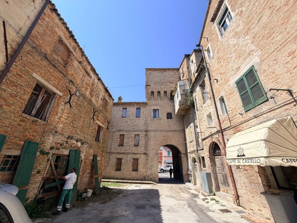 appartamento in vendita a Falconara Marittima in zona Castelferretti