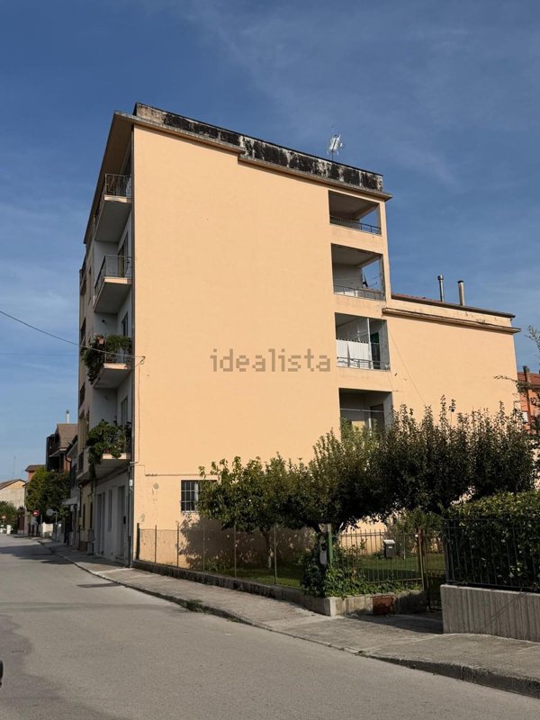 appartamento in vendita a Falconara Marittima in zona Castelferretti