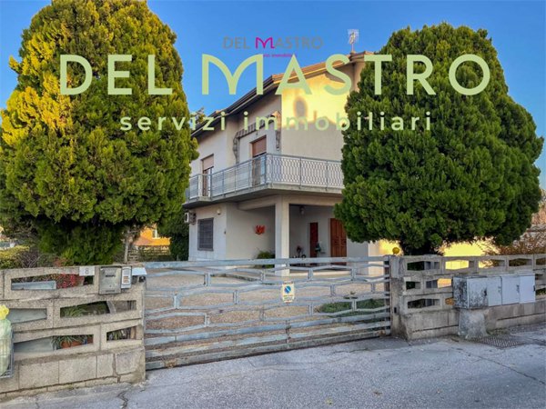 appartamento in vendita a Falconara Marittima in zona Castelferretti