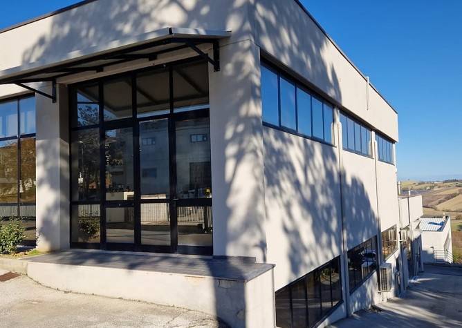 locale commerciale in vendita a Filottrano