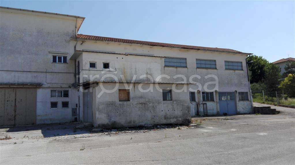 locale commerciale in vendita a Filottrano in zona Bartoluccio