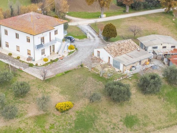 casa indipendente in vendita a Filottrano