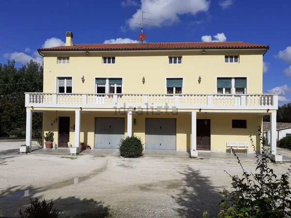 casa indipendente in vendita a Filottrano