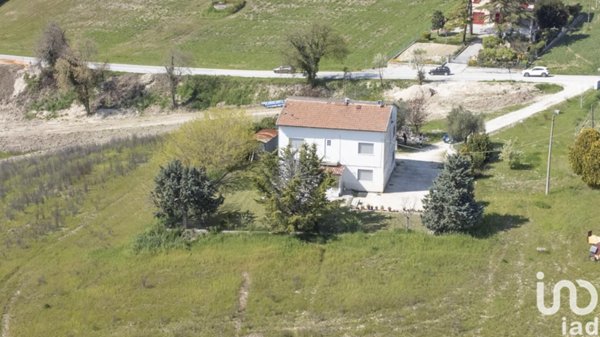 casa indipendente in vendita a Filottrano