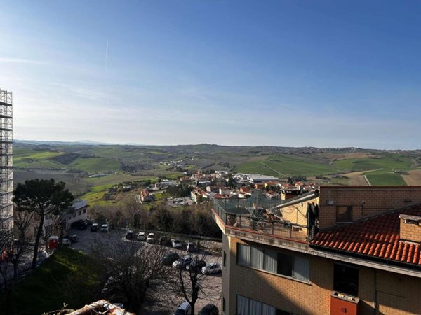 casa indipendente in vendita a Filottrano
