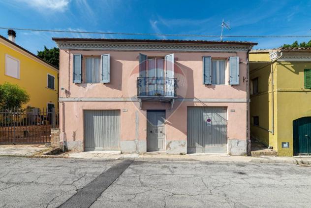 casa indipendente in vendita a Filottrano in zona Montoro