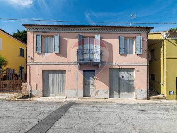 casa indipendente in vendita a Filottrano in zona Montoro