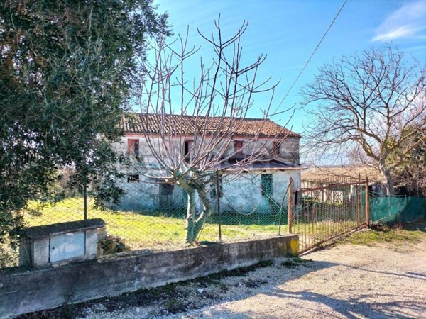 casa indipendente in vendita a Filottrano