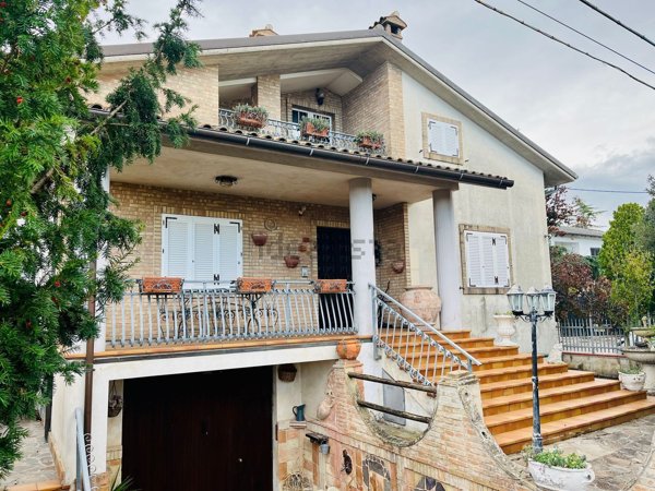 casa indipendente in vendita a Filottrano