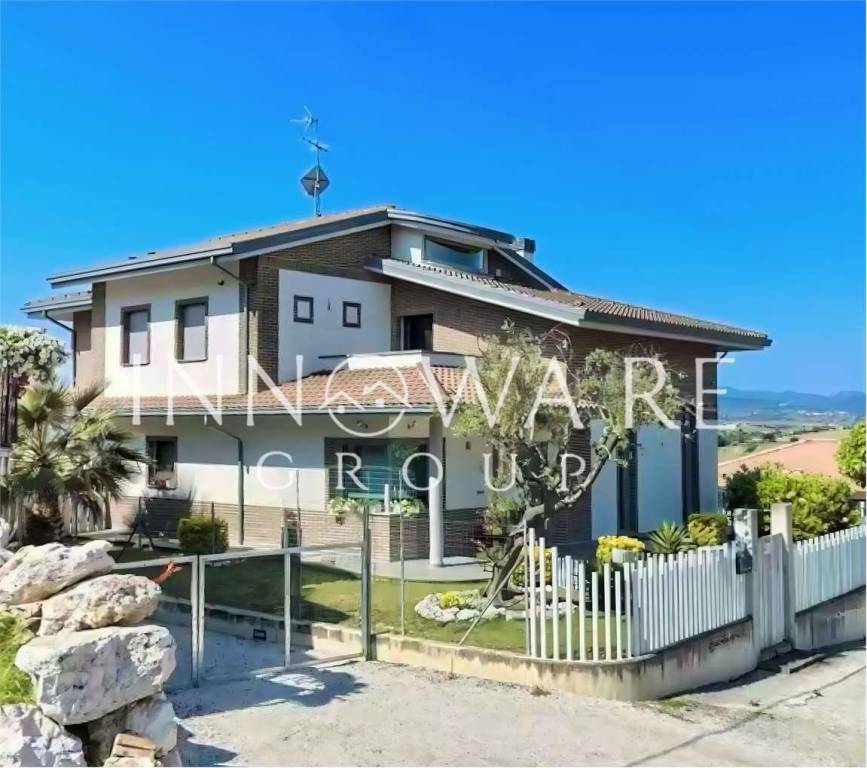 casa indipendente in vendita a Filottrano