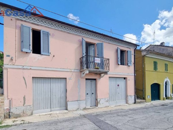 casa indipendente in vendita a Filottrano in zona Montoro