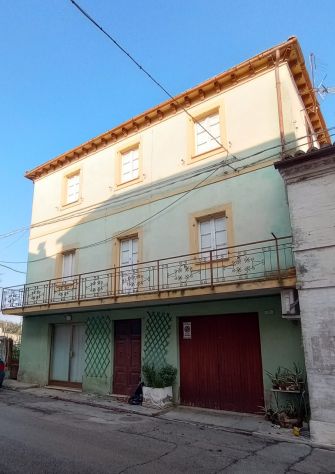 casa indipendente in vendita a Filottrano in zona Montoro