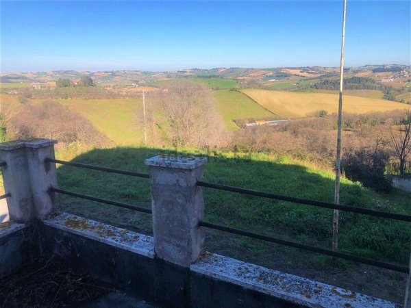 casa indipendente in vendita a Filottrano in zona Montoro