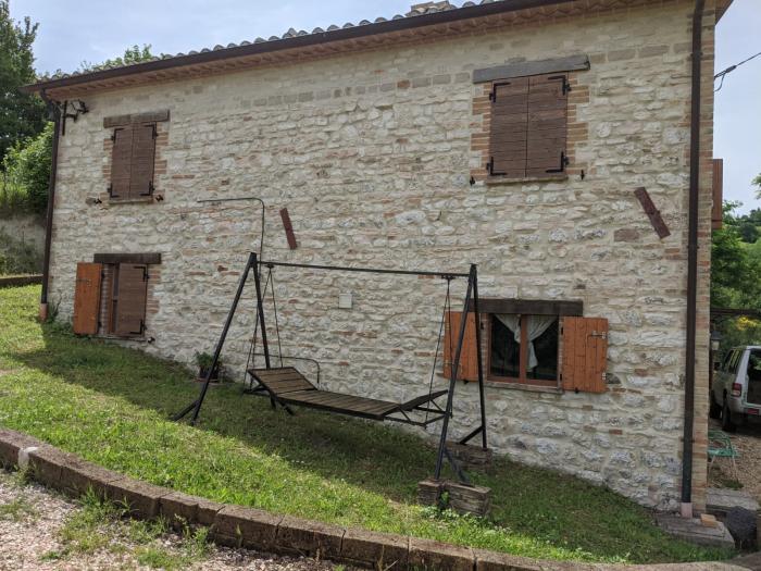 casa indipendente in vendita a Genga in zona Rocchetta