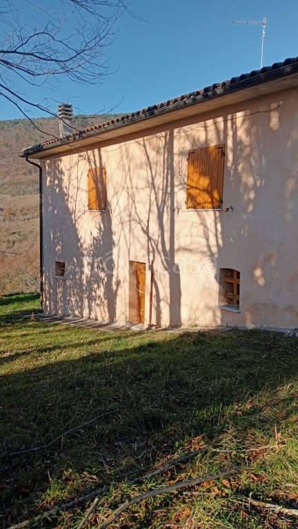 casa indipendente in vendita a Genga