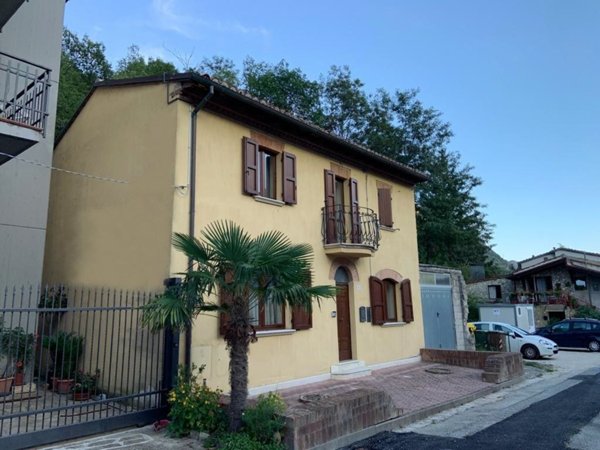 casa indipendente in vendita a Genga in zona Camponocecchio