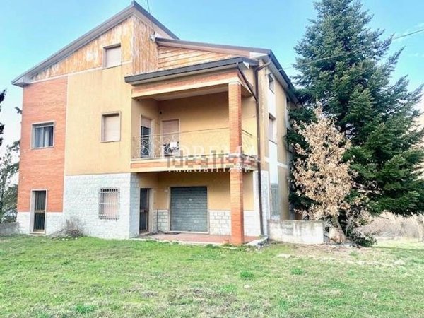 casa indipendente in vendita a Genga in zona Cerqueto