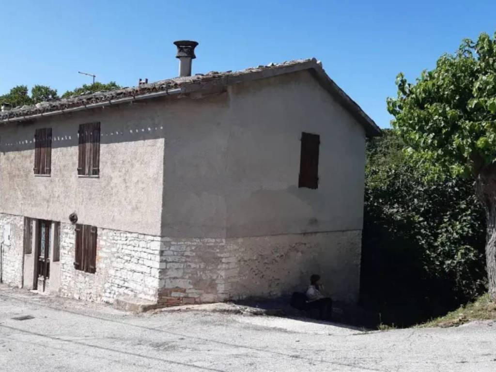 casa indipendente in vendita a Genga