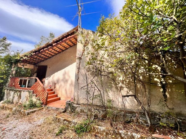 casale in vendita a Genga in zona Vallemania