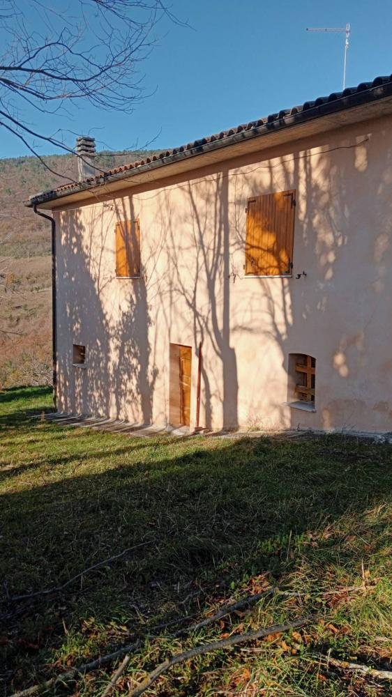 casa indipendente in vendita a Genga