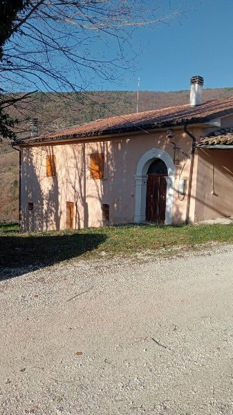 casa indipendente in vendita a Genga
