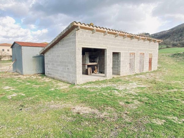 terreno edificabile in vendita a Genga in zona Colleponi