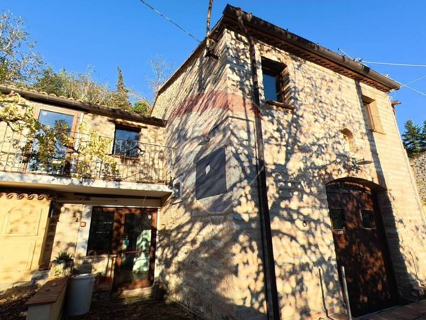 casa indipendente in vendita a Genga in zona Cerqueto