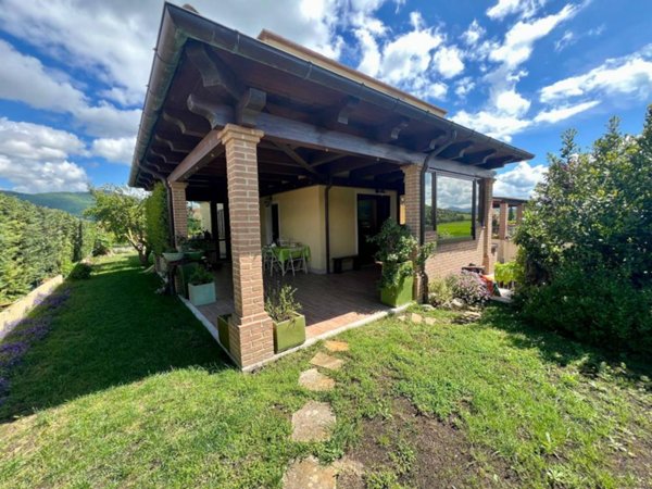 casa indipendente in vendita a Genga