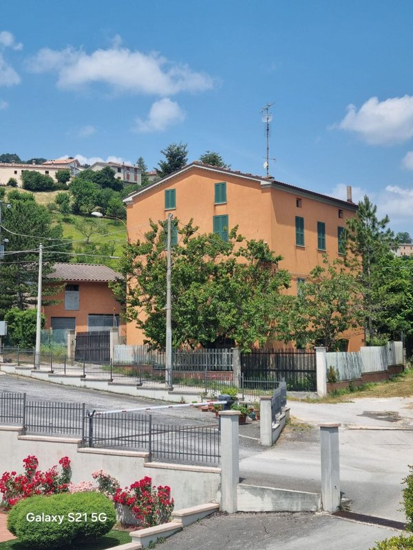 casa indipendente in vendita a Genga in zona Avenale