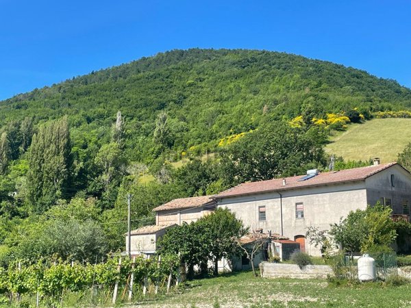 casa indipendente in vendita a Genga