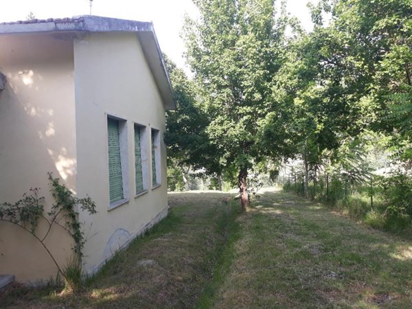 casa indipendente in vendita a Genga