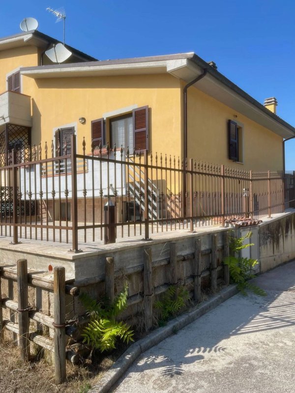 appartamento in vendita a Genga