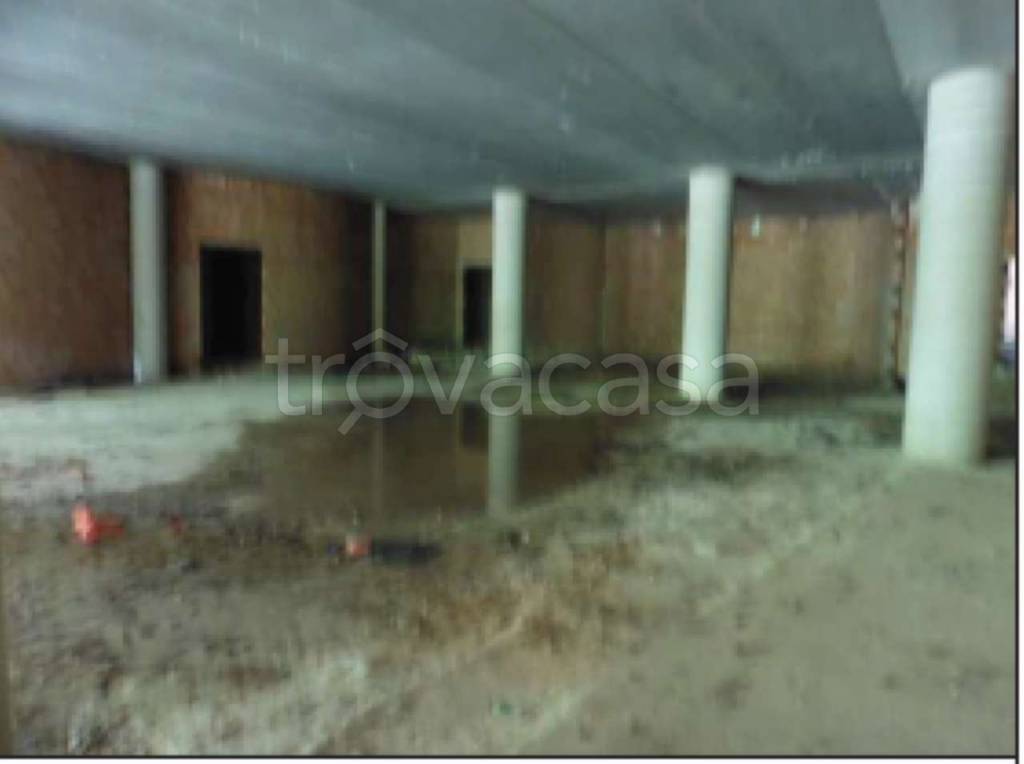 negozio in vendita a Genga