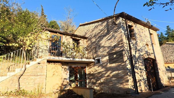 casa indipendente in vendita a Genga in zona Cerqueto