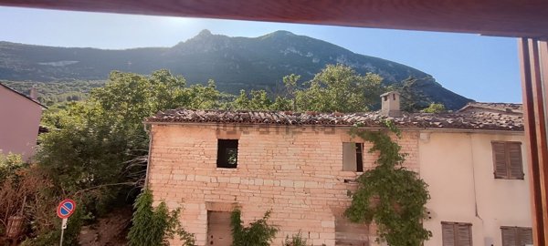 casa semindipendente in vendita a Genga